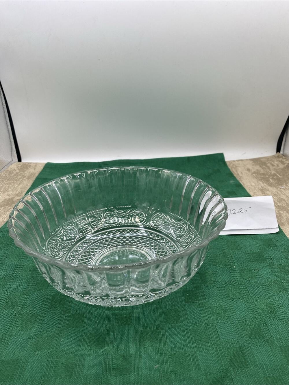 Vtg KIG Malaysia Fleur de Lis Pressed Glass Trellis Serving Bowl. 7.5”X 3” - Picture 1 of 12